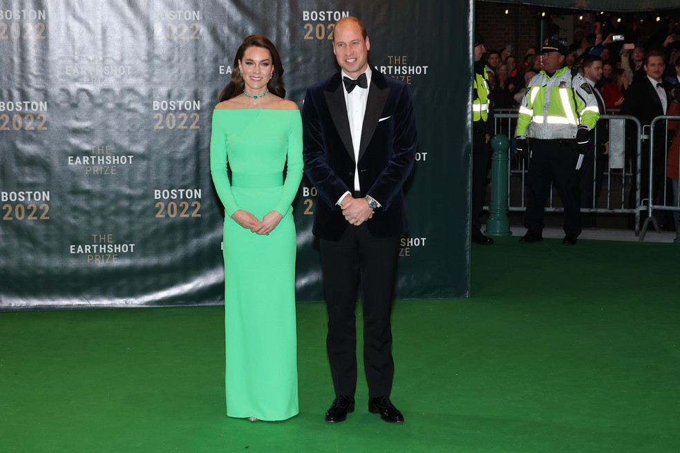 Kate Middleton concentra os flashes com vestido verde para premiação em Boston — Foto: Getty Images