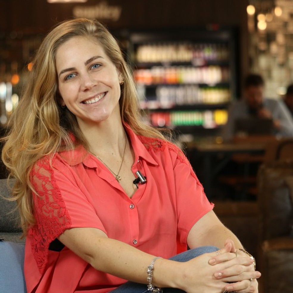Gabriela Mosmann é economista e trabalha como analista de investimentos na Suno Research. Com o mestrado em finanças, ela passou a falar de forma educativa sobre finanças pessoais no YouTube e Instagram. Aqui na Glamour, toda semana, ela escreve sobre organização de finanças pessoais, principais investimentos, taxas e todas aquelas coisas que nunca nos ensinaram na escola (Foto: Divulgação) — Foto: Glamour