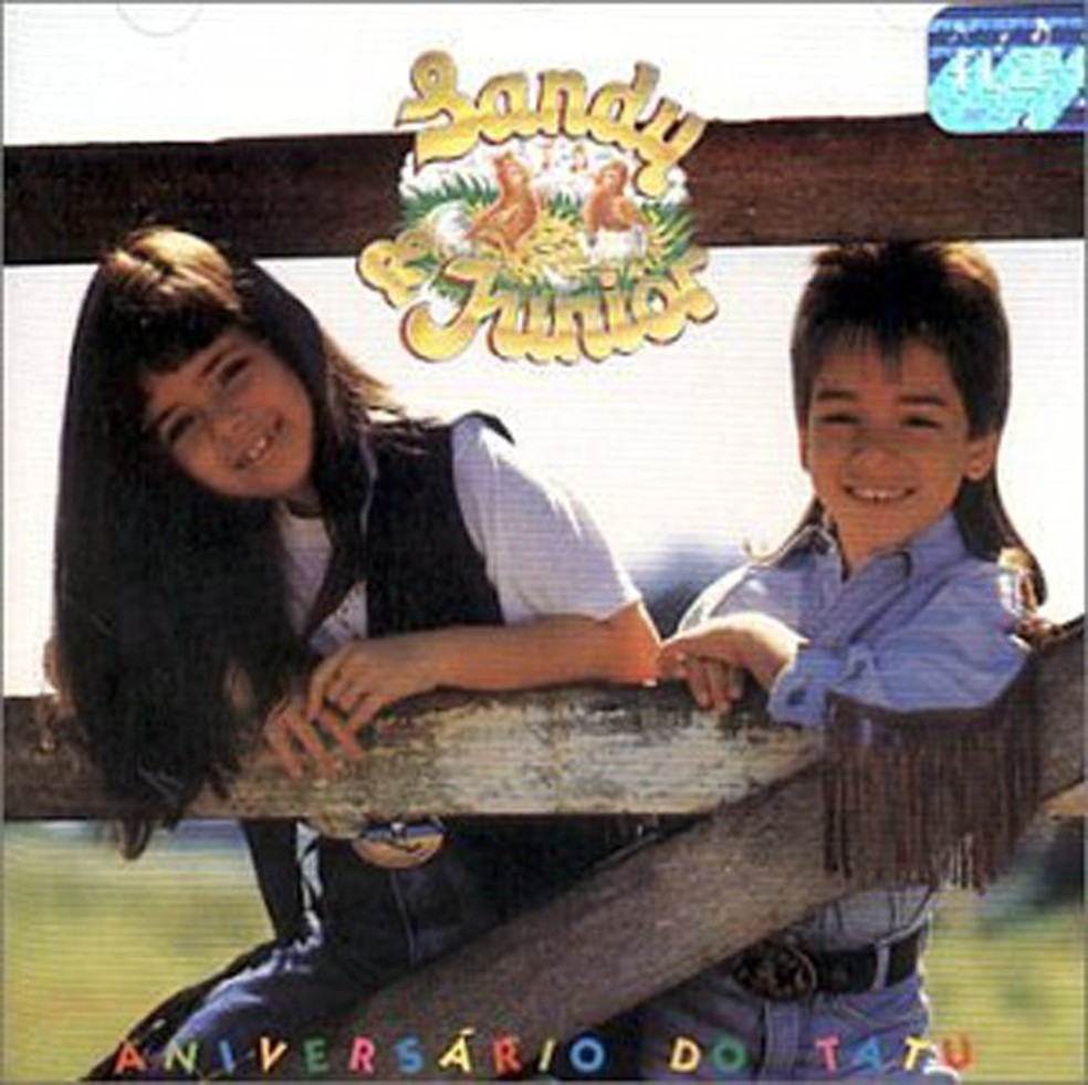 Primeiro álbum da dupla Sandy & Junior, lançado em 1991 (Foto: Reprodução) — Foto: Glamour