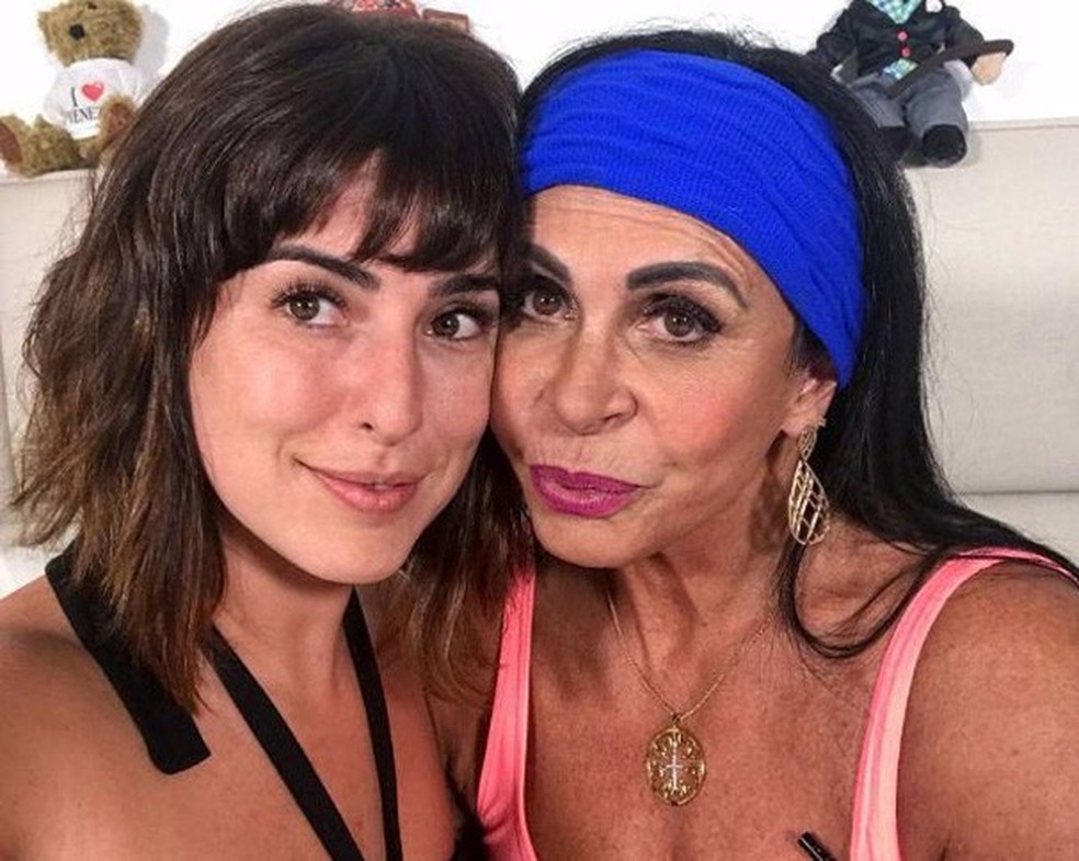 Encontro de musas: Gio Ewbank grava entrevista com Gretchen