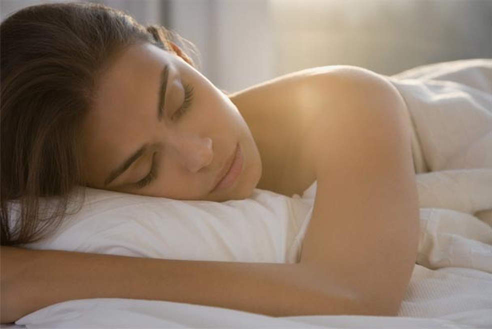 Dormir bem é essencial por isso, invista em boas horas de sono! (Foto: Thinkstock) — Foto: Glamour