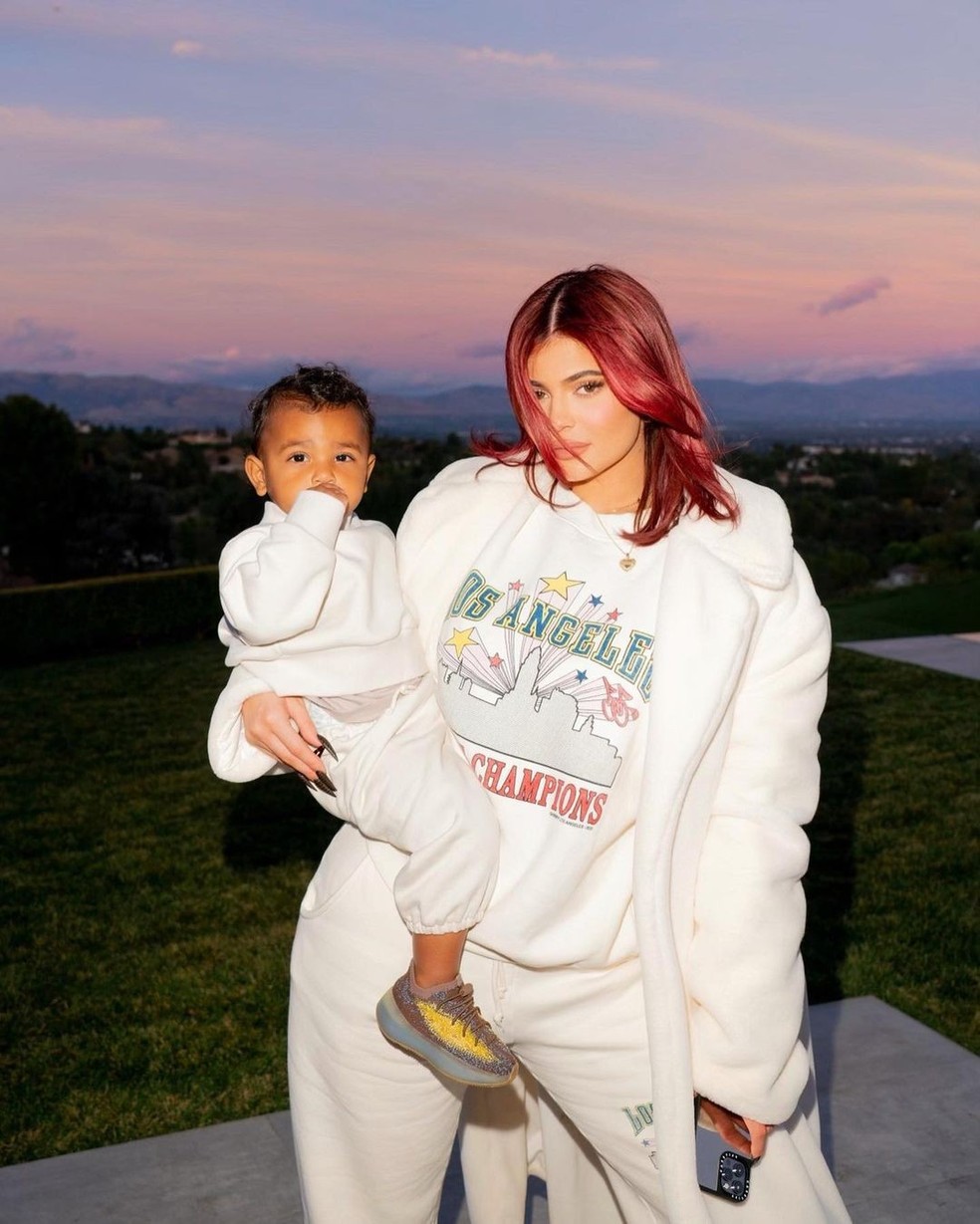 Kylie Jenner, de City of Champions Crew (aprox. R$ 1.024) (Foto: Reprodução/Instagram) — Foto: Glamour