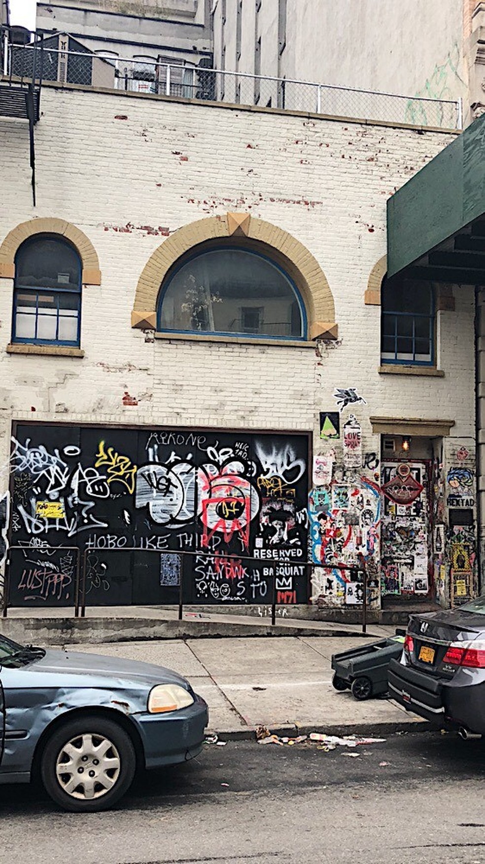 Porta secreta em NYC (Foto: Behind The Scenes NYC) — Foto: Glamour