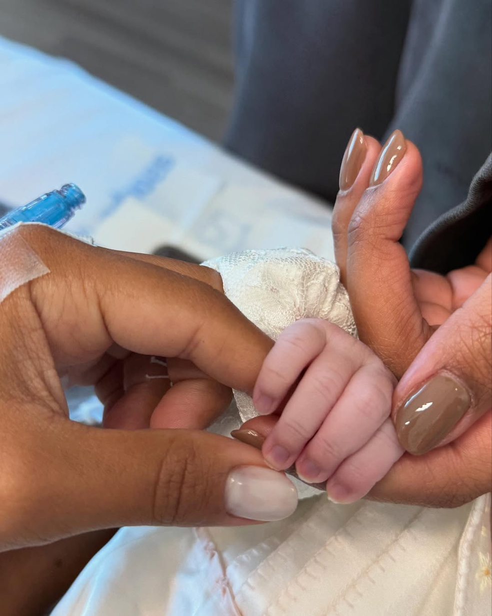 Nasce Zuri, primeira filha de Ludmilla e Brunna Gonçalves — Foto: Reprodução/Instagram