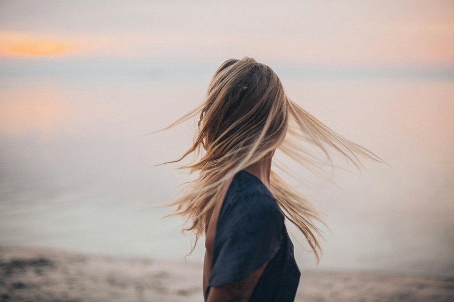 SOS cabelo: como recuperar os fios depois da temporada de mar e piscina?