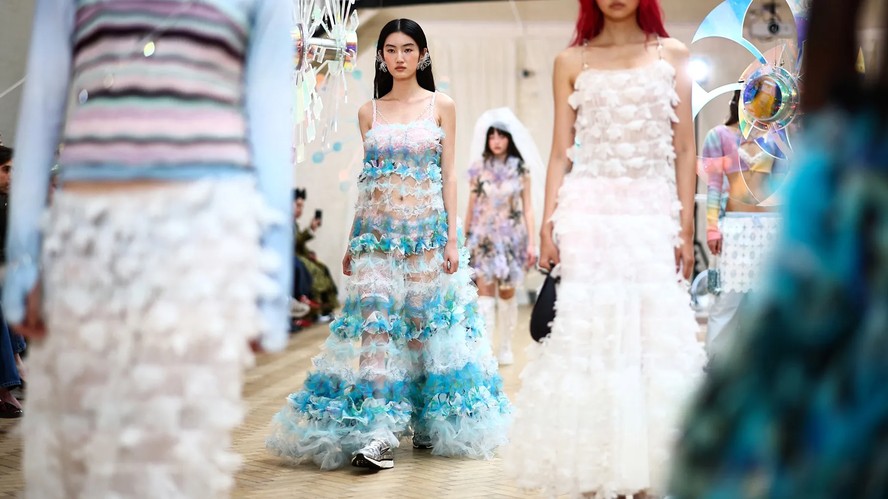 Como a 'teoria do sapato errado' tomou conta da semana de moda de Londres
