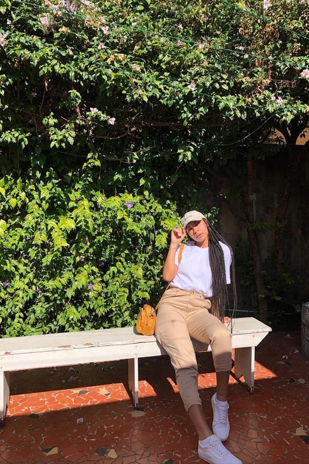 Looks com boné (Foto: @solmenezzes) — Foto: Glamour