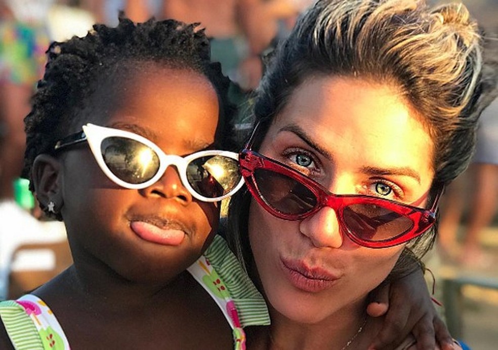 Giovanna Ewbank e Títi (Foto: Reprodução) — Foto: Glamour