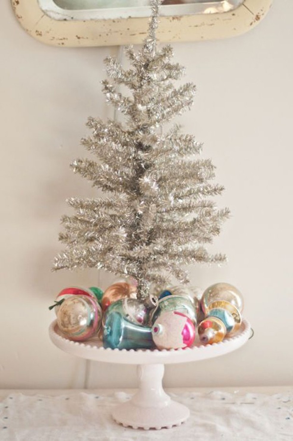 Ideias de árvore de Natal miniatura para quem não tem muito espaço em casa (Foto: Pinterest) (Foto: Pinterest) — Foto: Glamour