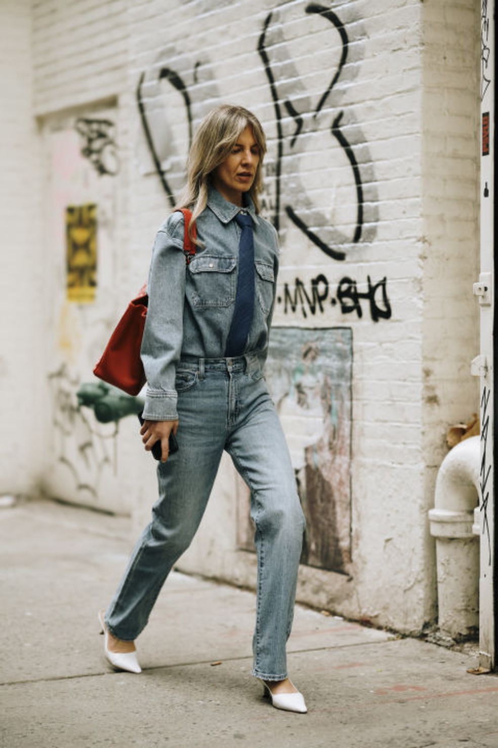 Como atualizar seu look jeans, segundo o street style da NYFW