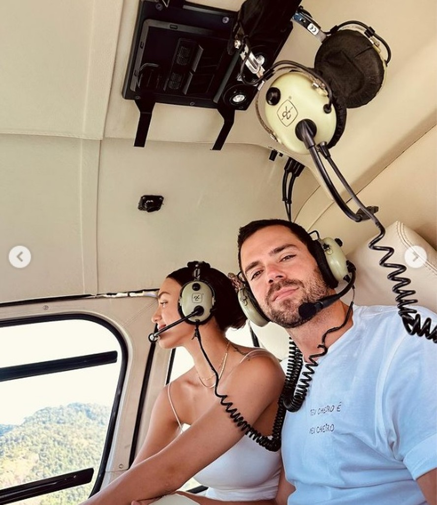 Rafa Kalimann viaja de helicóptero com o namorado