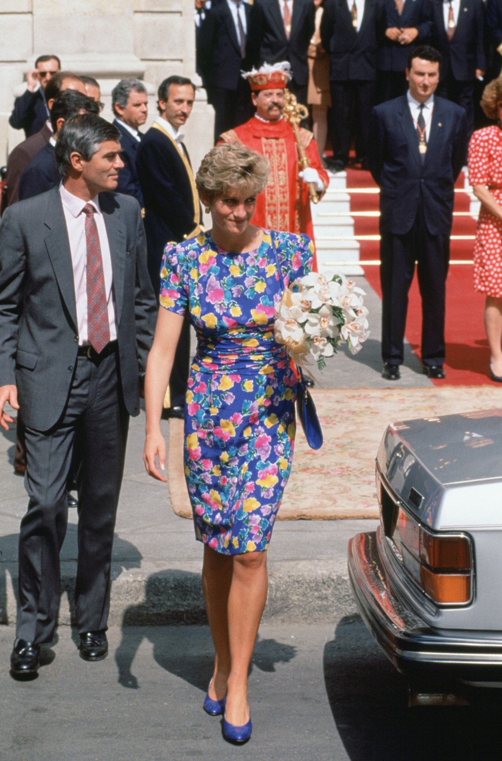 Princesa Diana com o "vestido do cuidado" em passagem pela Espanha, em 1992 — Foto: Getty Images