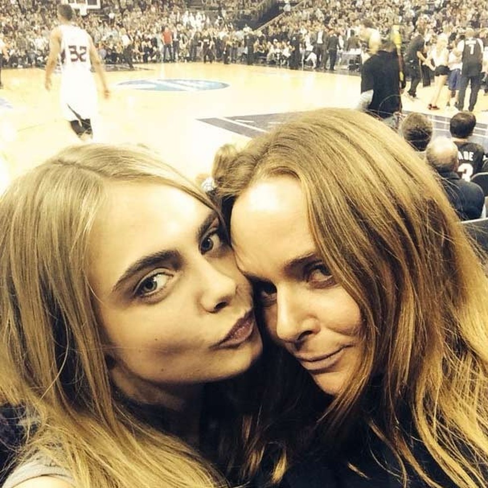 Cara Delevingne tieta jogador David Luiz e Stella McCartney