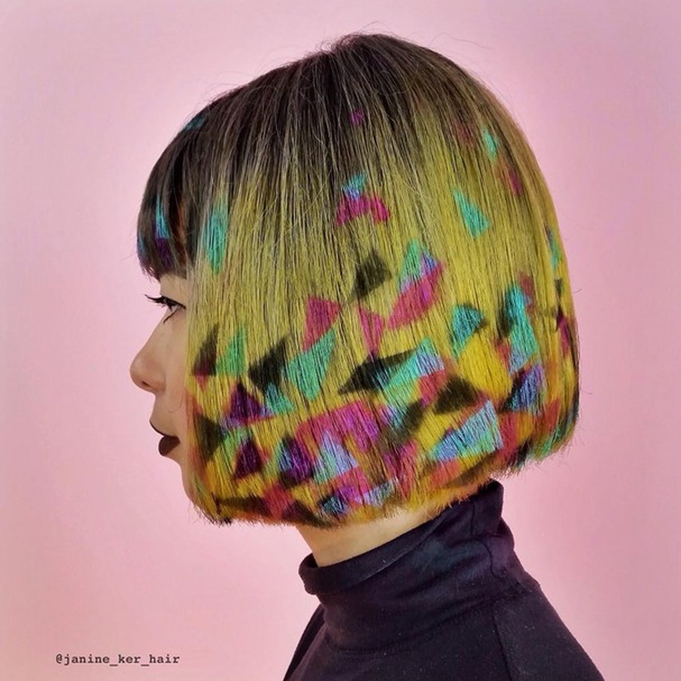 Cabelo colorido com graffiti por Janine Ker (Foto: Reprodução/ Instagram) — Foto: Glamour