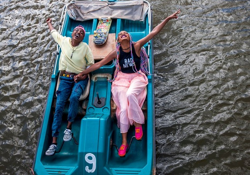 O filme queniano que recebeu aplausos mundo afora foi proibido no Quênia por mostrar o amor entre duas mulheres (Foto: Divulgação) — Foto: Glamour