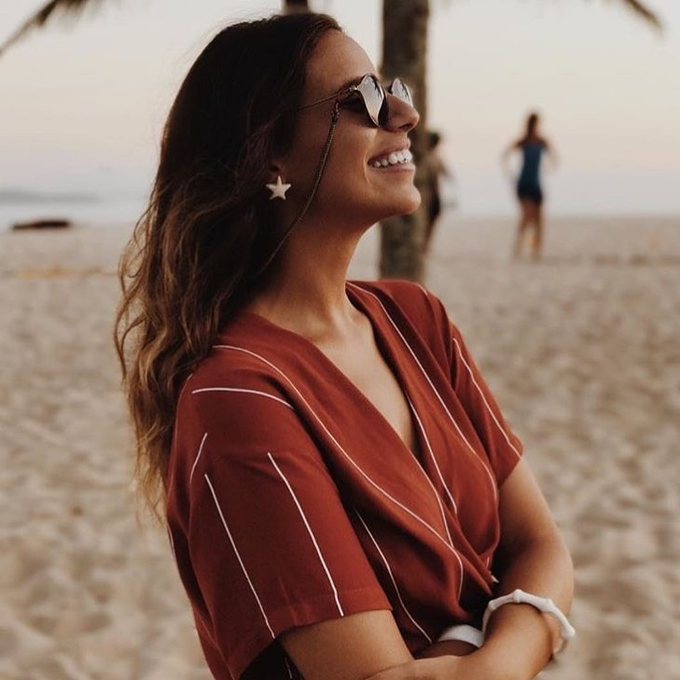 Cordinhas de óculos estão com tudo! Inspire-se (Foto: Reprodução/Instagram) — Foto: Glamour