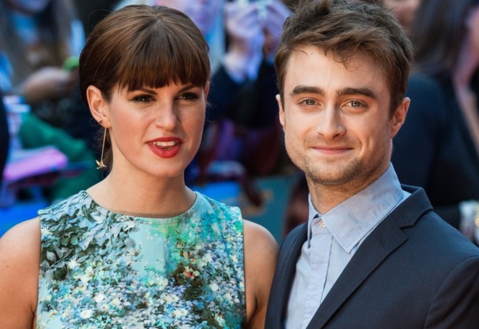 O ator Daniel Radcliffe com Jemima Rooper (Foto: Getty Images) — Foto: Glamour