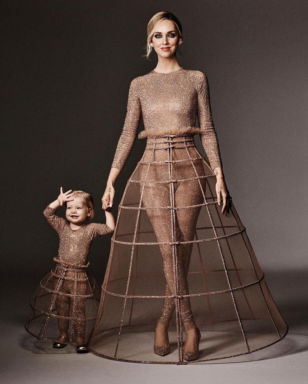 Chiara Ferragni e Vittoria posam com look Dior — Foto: Instagram