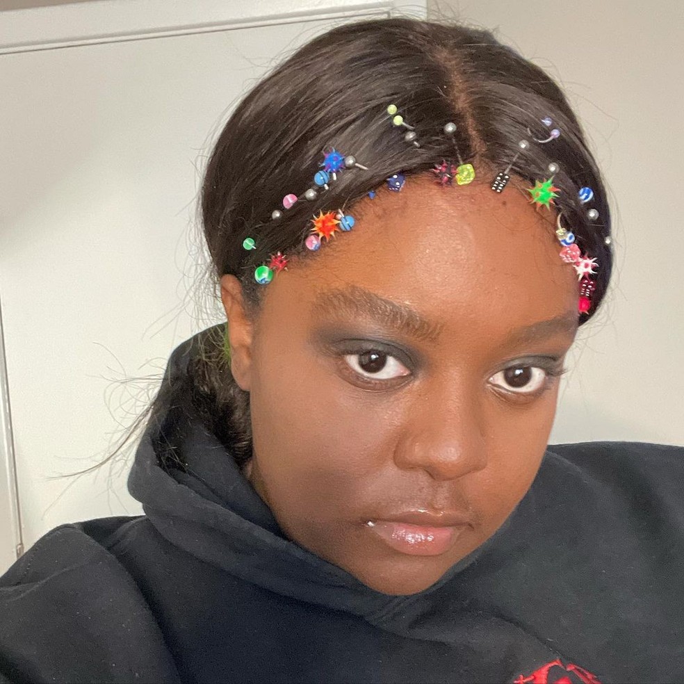 Piercing de umbigo é o acessório capilar (sério) da vez (Foto: Reprodução/ Instagram @luhshawnay) — Foto: Glamour