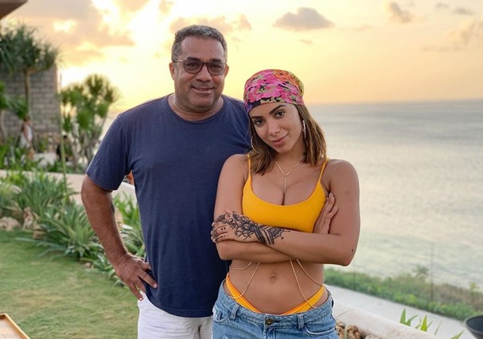 Anitta e o pai (Foto: Instagram/Reprodução) — Foto: Glamour
