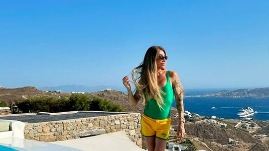 Maya Massafera elege look Brasilcore para curtir verão europeu na Grécia Maya Massafera elege look Brasilcore para curtir verão europeu na Grécia