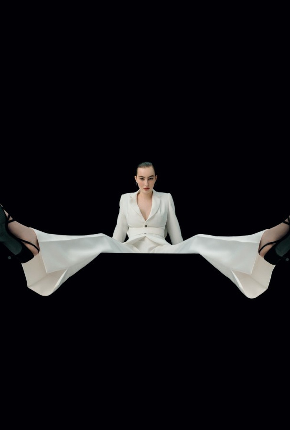 Blazer, R$ 3.590, e calça, R$ 1.580, ambos À La Garçonne (Foto: Gabriela Schmidt) — Foto: Glamour