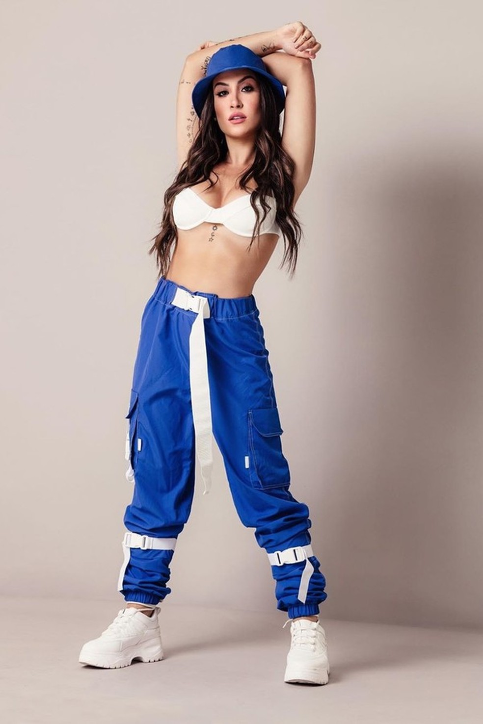 Look feminino hotsell hip hop