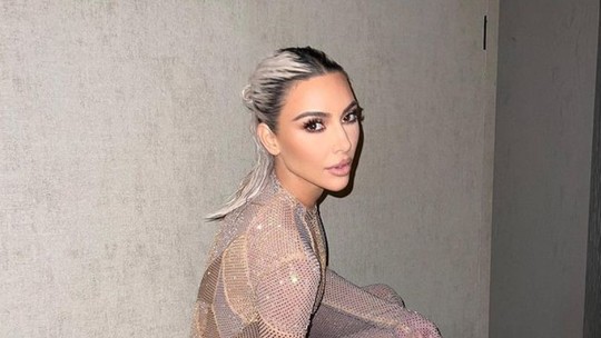 Kim Kardashian tem um novo penteado favorito e ele é muito fácil de copiar