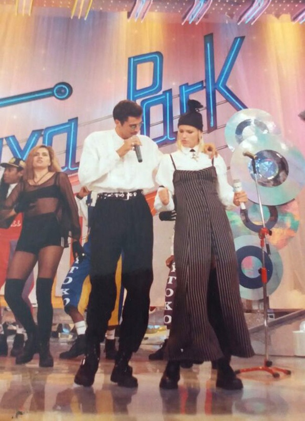 Latino participa do "Xuxa Park", na Globo (Foto: Arquivo pessoal) — Foto: Glamour
