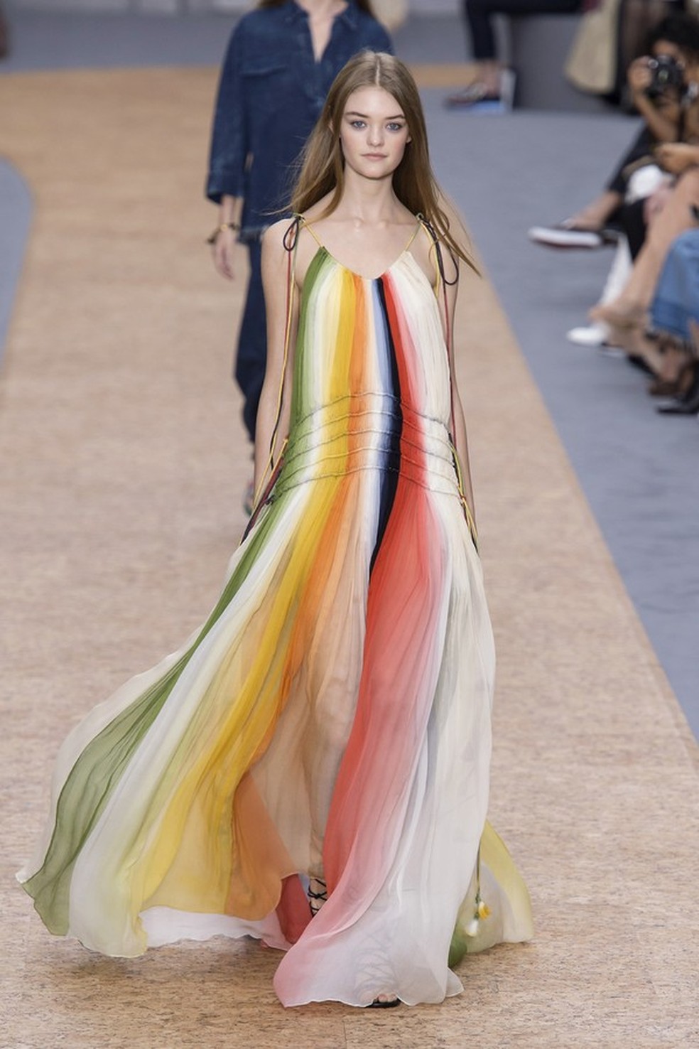 Arco-íris do desfile de verão 2016 da Chloé (Foto: Imaxtree) — Foto: Glamour