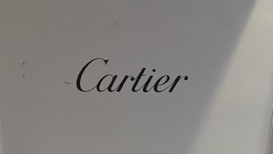 Homem compra brincos da Cartier de $13 mil por $13 dólares; entenda