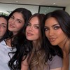 Kim Kardashian com Kylie e Kendall Jenner e Kourtney e Khloe Kardashian - Reprodução/Instagram