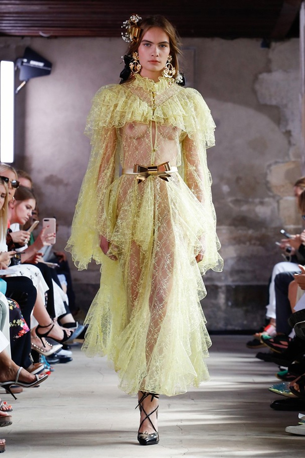 A Rodarte apostou na transparência como única peça (Foto: ImaxTree) — Foto: Glamour
