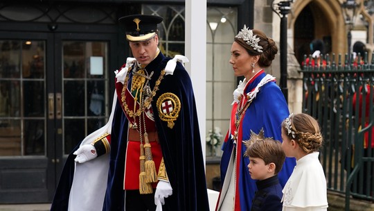 Kate Middleton usa brincos de Diana e cor favorita para coroação de Rei Charles III, veja look