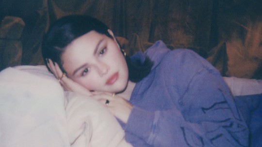 Descobrimos o lip combo favorito de Selena Gomez – e ele precisa de apenas 3 produtos