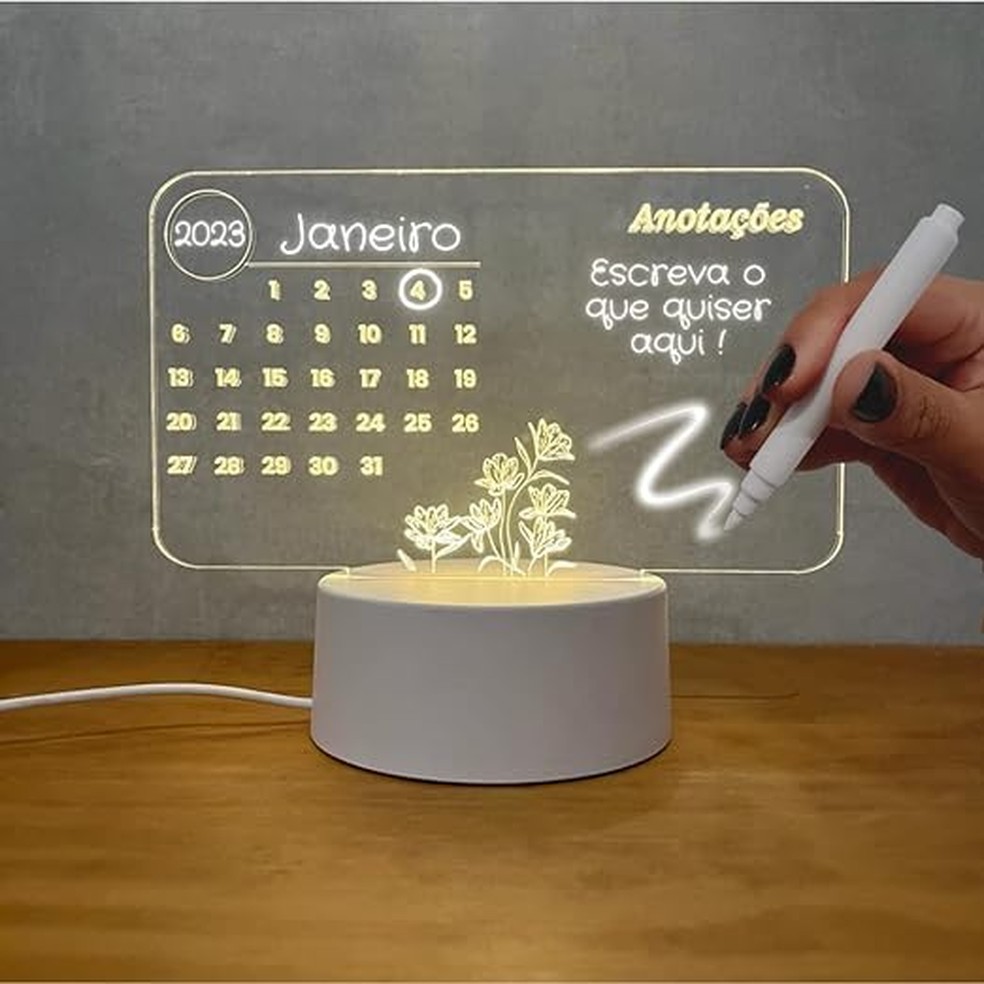 Luminária 3D calendário de Escrever — Foto: Reprodução