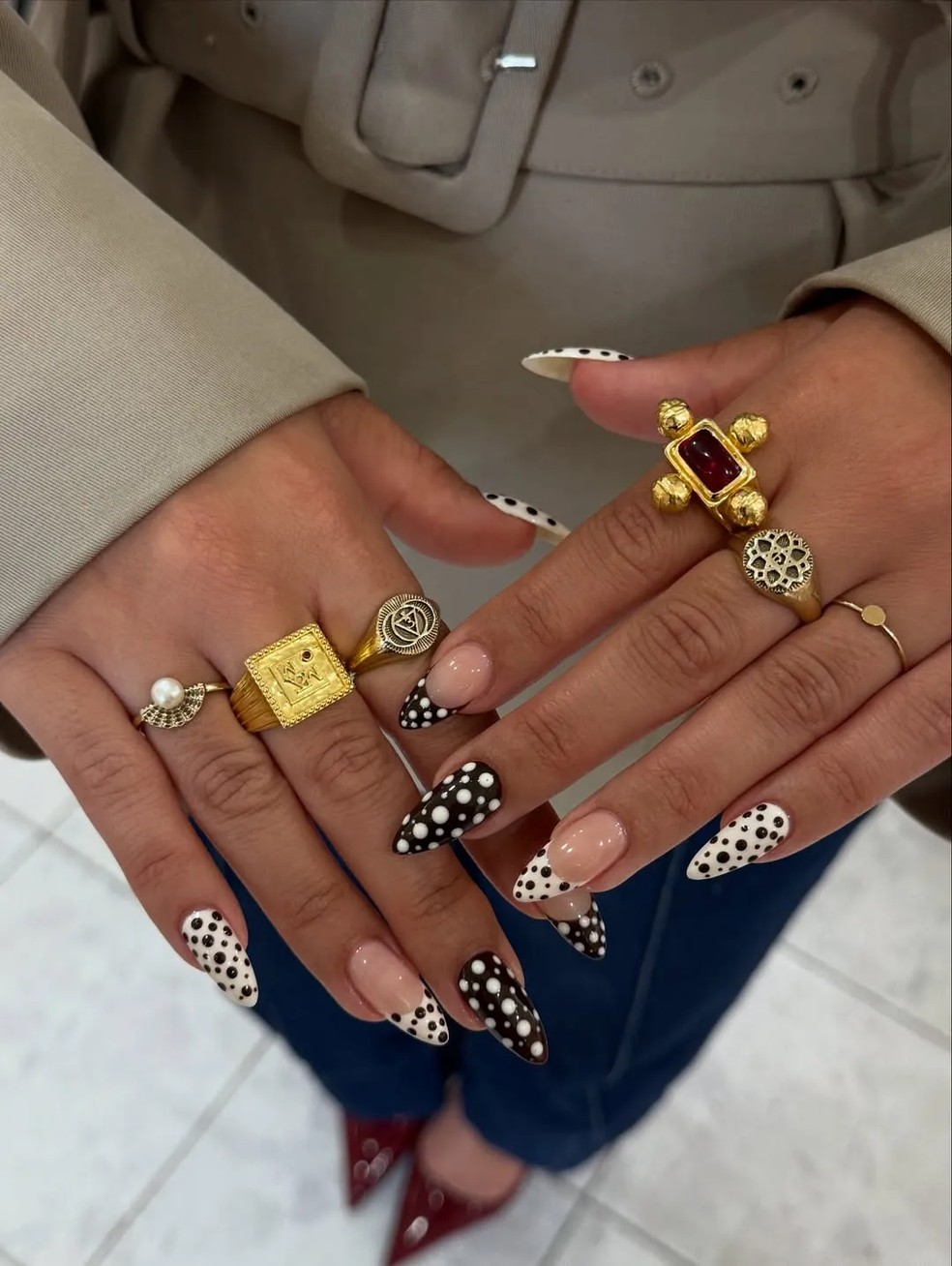 Unhas de poá são a tendência de manicure perfeita para o verão — Foto: @acenails_andbeauty