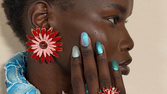 Ama Quashie: o nome por trás das nail arts mais incríveis da temporada
