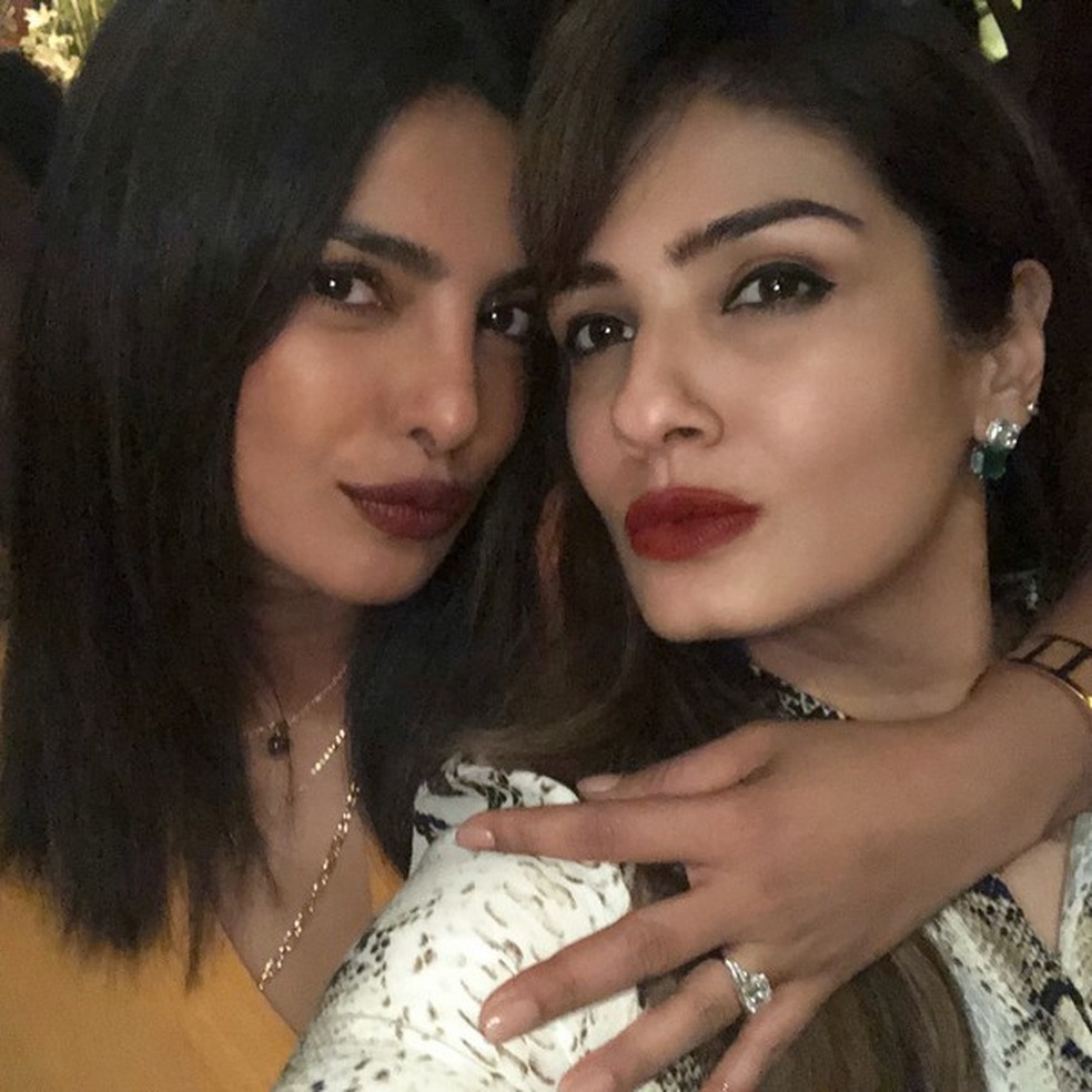 Priyanka exibe o anel (Foto: Reprodução) — Foto: Glamour