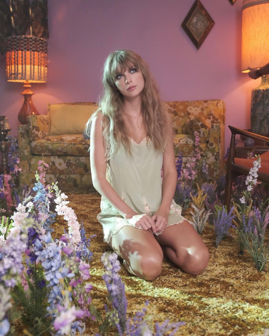 12 easter eggs do novo clipe de Taylor Swift, 'Lavender Haze' — Foto: Reprodução/Instagram @taylorswift