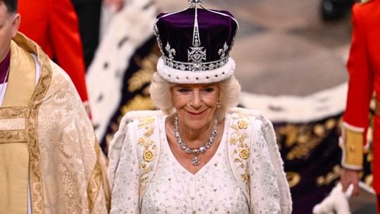 Rainha Camilla usa o mesmo corte de cabelo há pelo menos 40 anos; conheça mais detalhes sobre o estilo da monarca