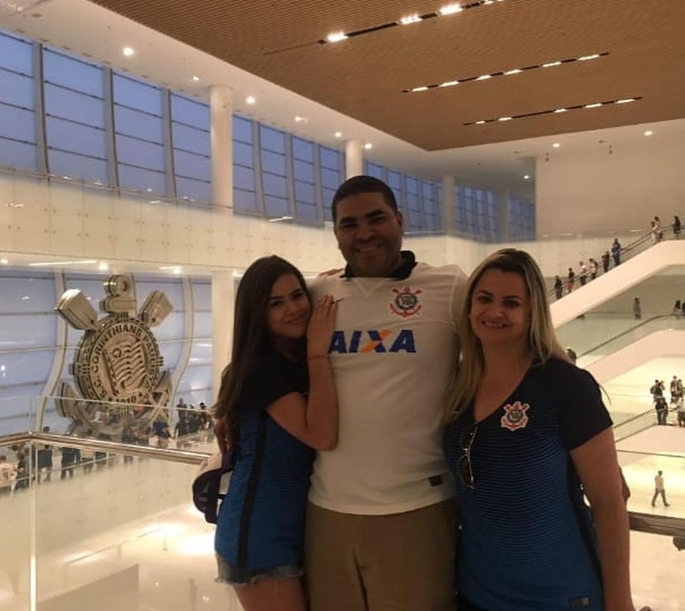 Maisa e seus pais na Arena Corinthians — Foto: Reprodução/Instagram