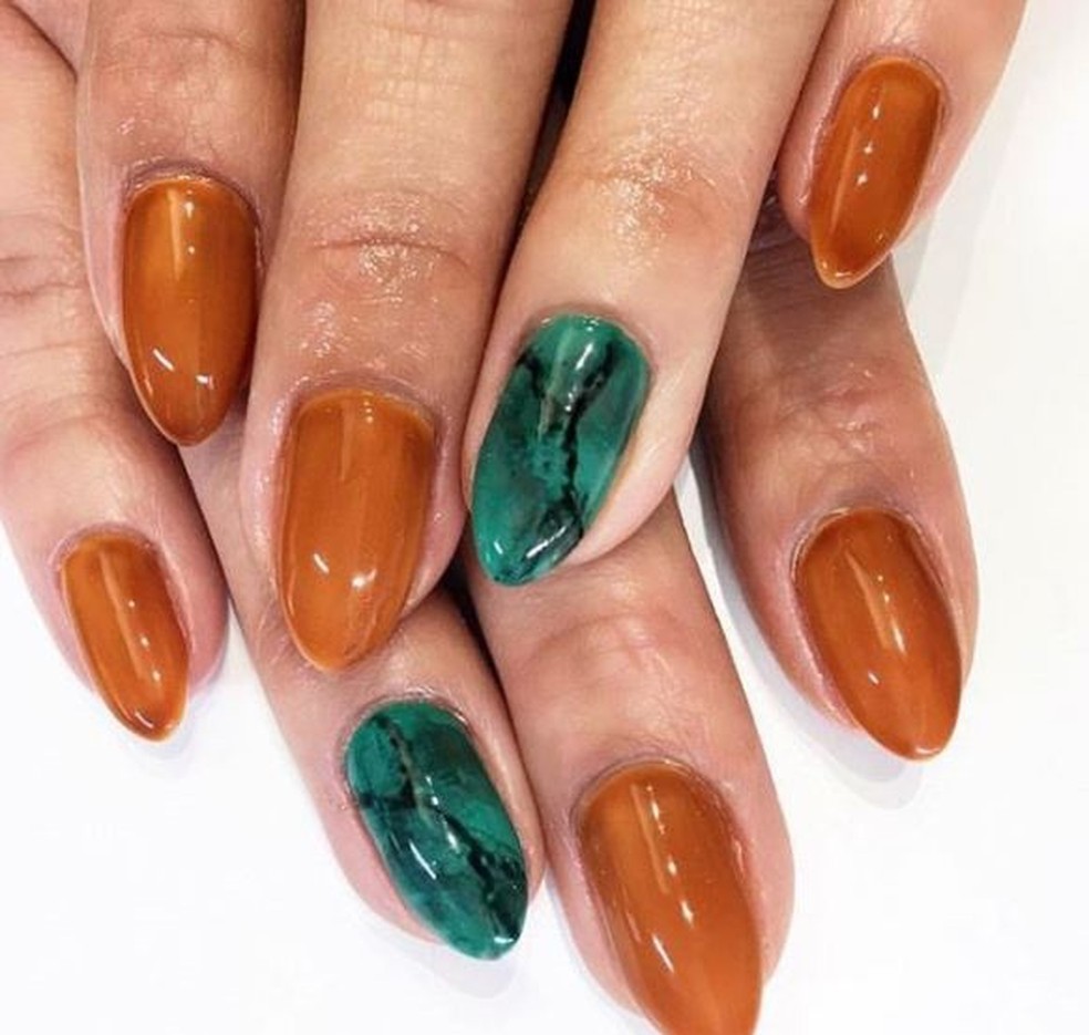 Nail Art inspirada no universo das bruxas (Foto: Reprodução) — Foto: Glamour