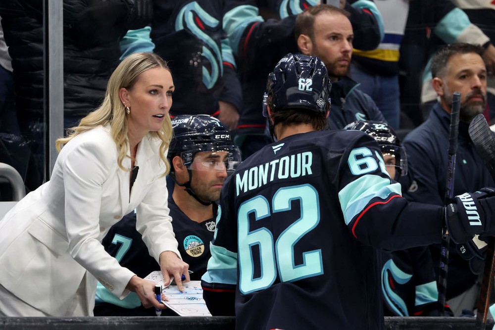 jessica campbell faz história como a primeira mulher treinadora da NHL