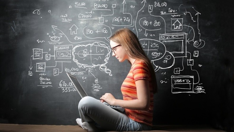 Novo mercado de trabalho valoriza as mulheres e tem empregos voltados à tecnologia (Foto: Reprodução) — Foto: Glamour