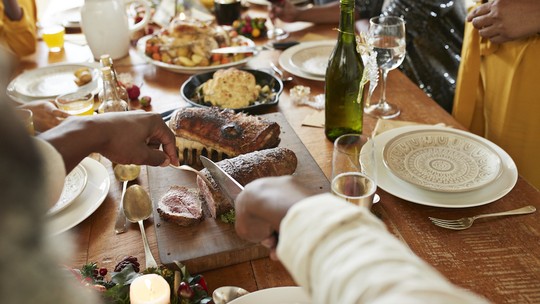 5 Truques para montar uma mesa bonita para receber amigos em casa