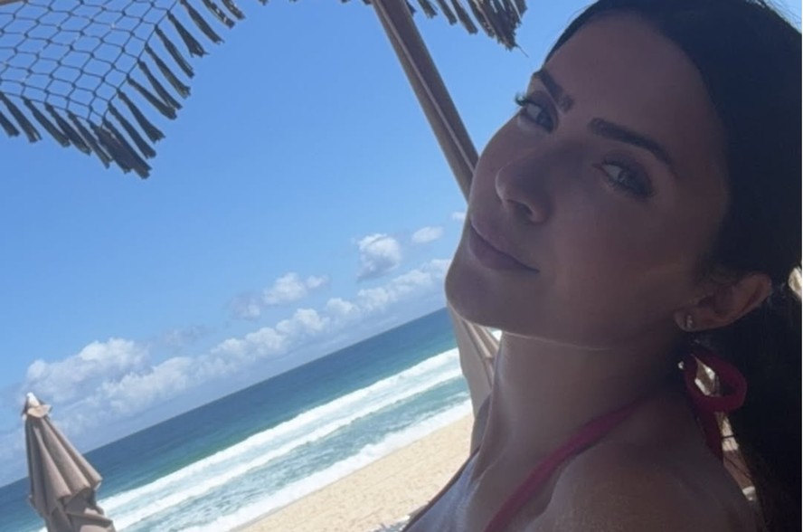 Jade Picon treina futevôlei na praia e mostra momento de descanso sob ...