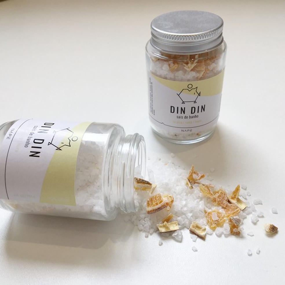 Sal de banho de laranja, romã e louro, da Napê (Foto: Divulgação) — Foto: Glamour