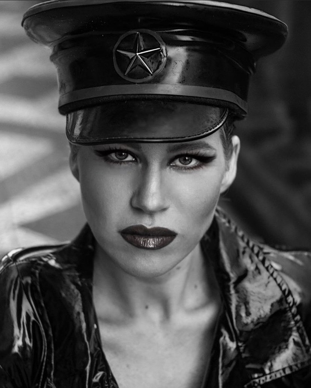 Dominatrix desmistifica a prática da dominação: “É uma mulher que ...