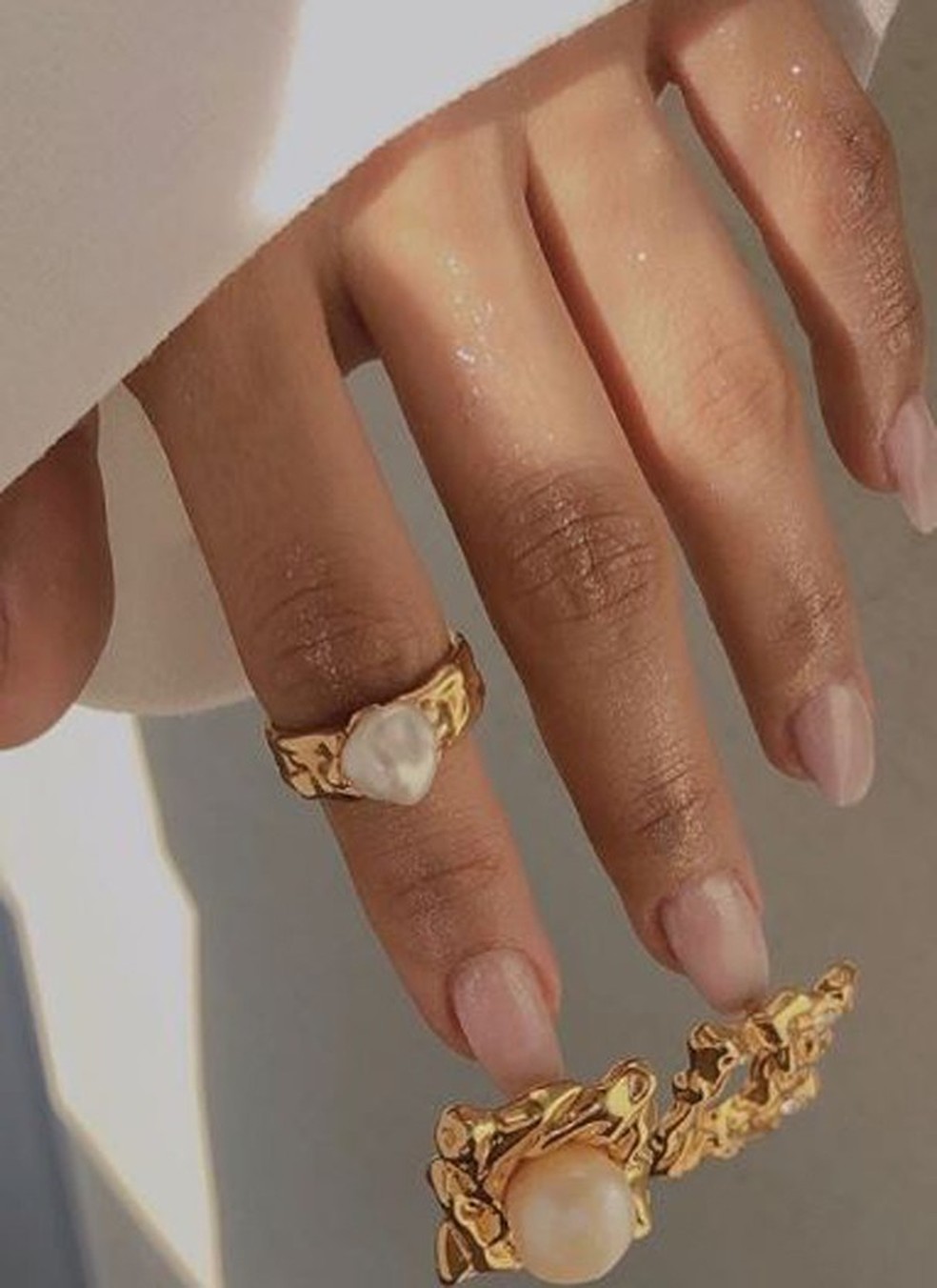 Sombra para cutícula? Nail artist bomba nas redes com a invenção (Foto: Reprodução/Instagram) — Foto: Glamour